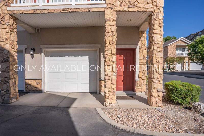 1052 Canyon Meadow Dr #3 - Photo 3 of 28