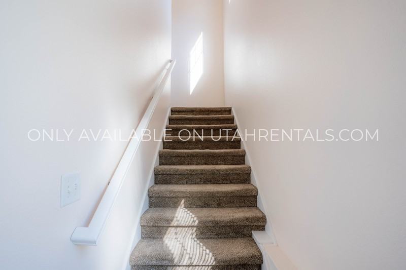 1052 Canyon Meadow Dr #3 - Photo 5 of 28