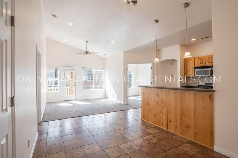 1052 Canyon Meadow Dr #3 - Photo 6 of 28