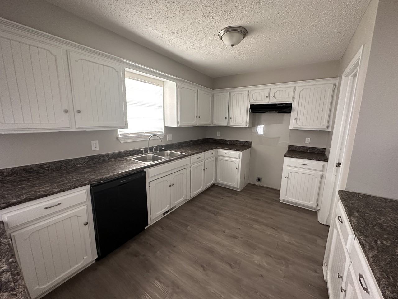 2209 Nw 118th St - Photo 3 of 11