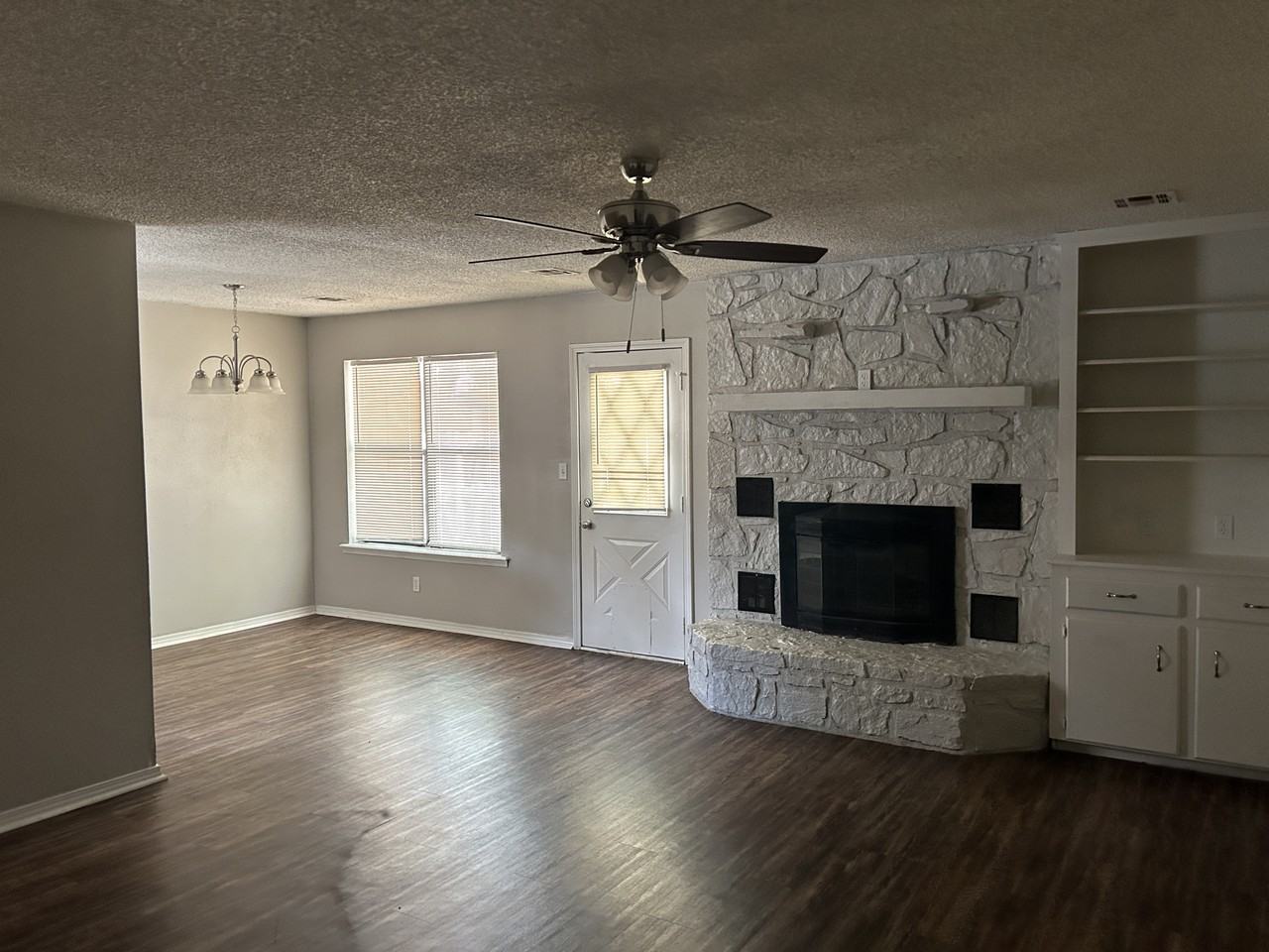 806 W 23rd St N - Photo 2 of 9