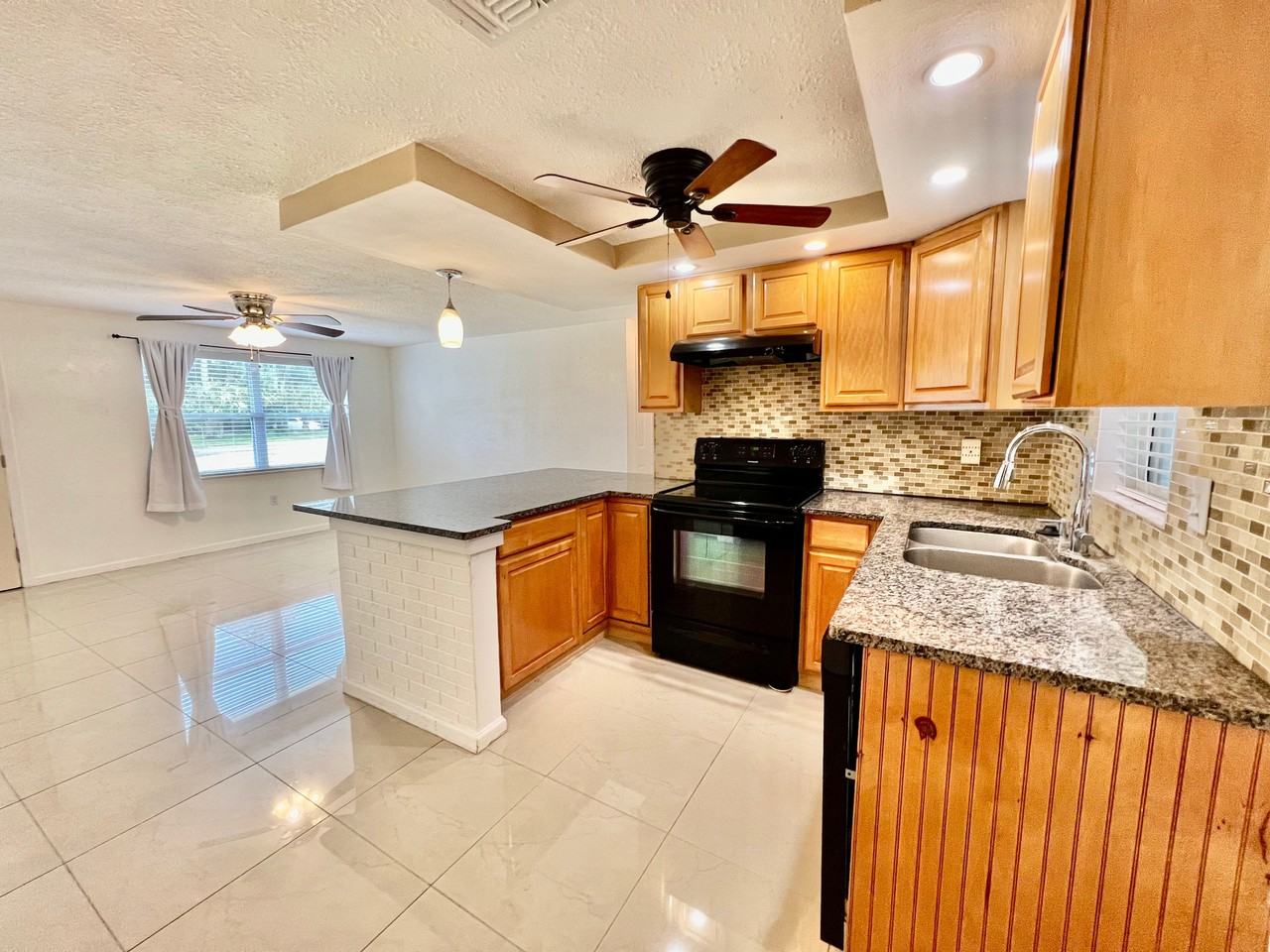 6143 Illinois Ave - Photo 3 of 15