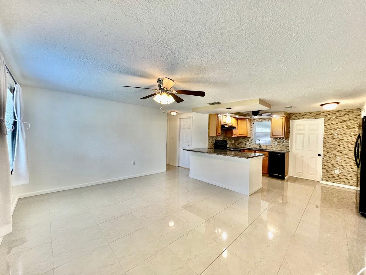 6143 Illinois Ave - Photo 5 of 15