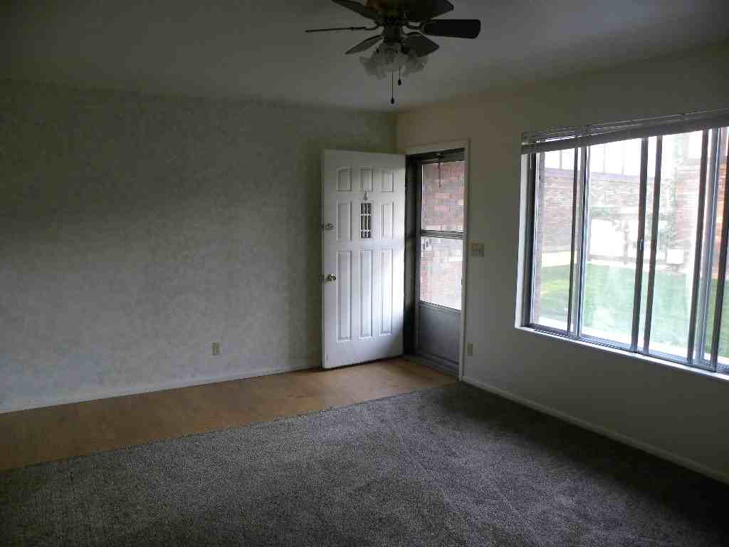 333 Ws - Photo 3 of 15