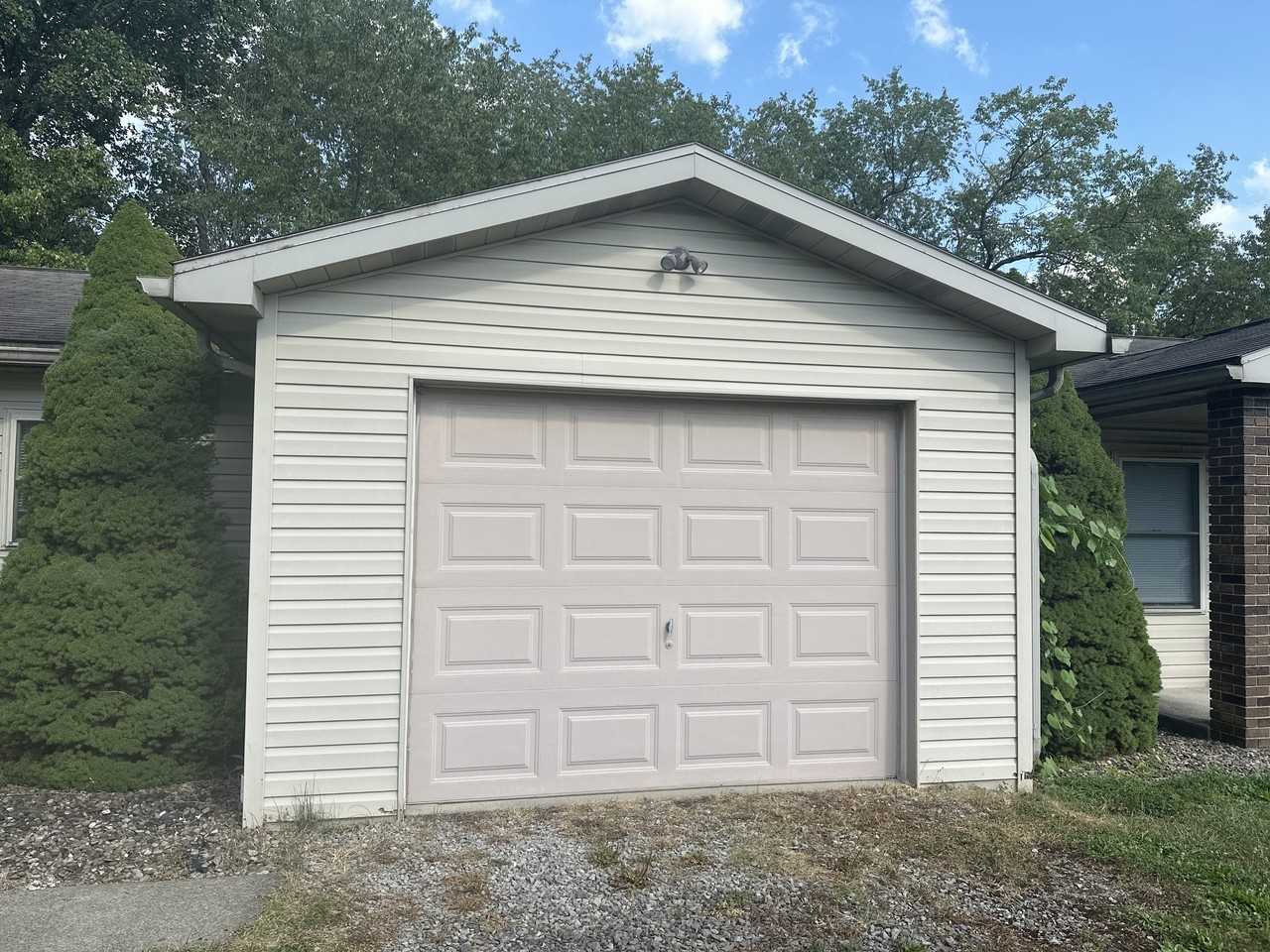 1203 Ben Avon St - Photo 3 of 23