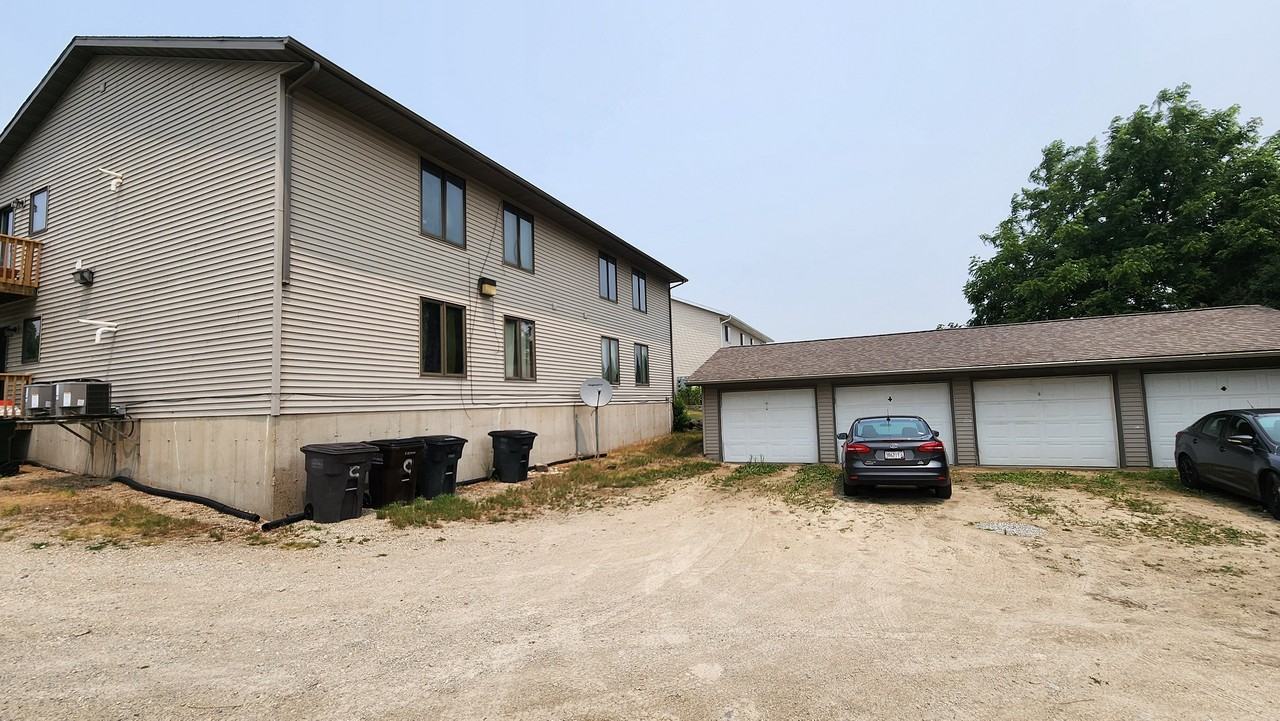 1150 Wisconsin Dr - Photo 3 of 22