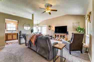 1300 N Glancey St - Photo 2 of 20