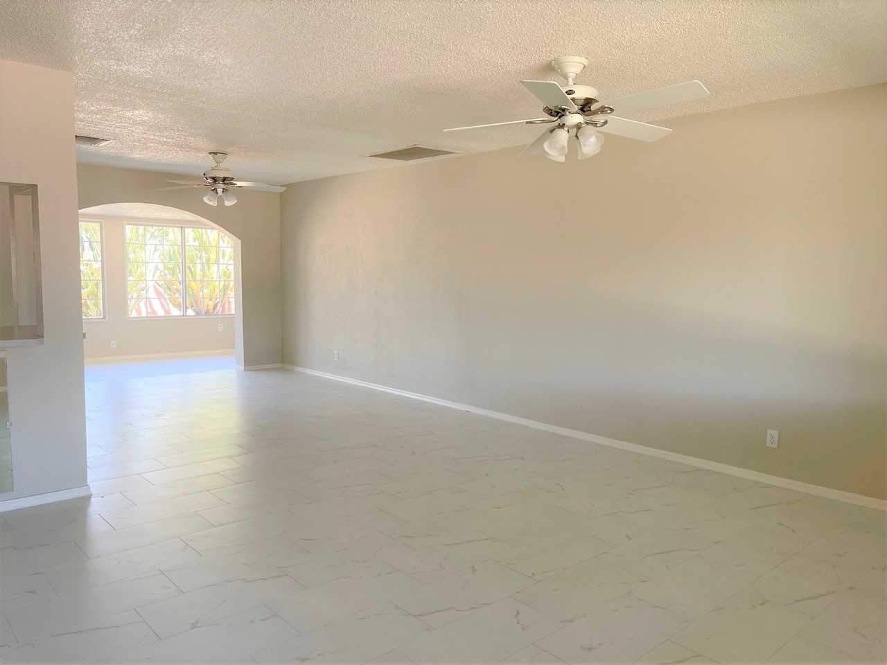 1028 W 17th St - Photo 2 of 18