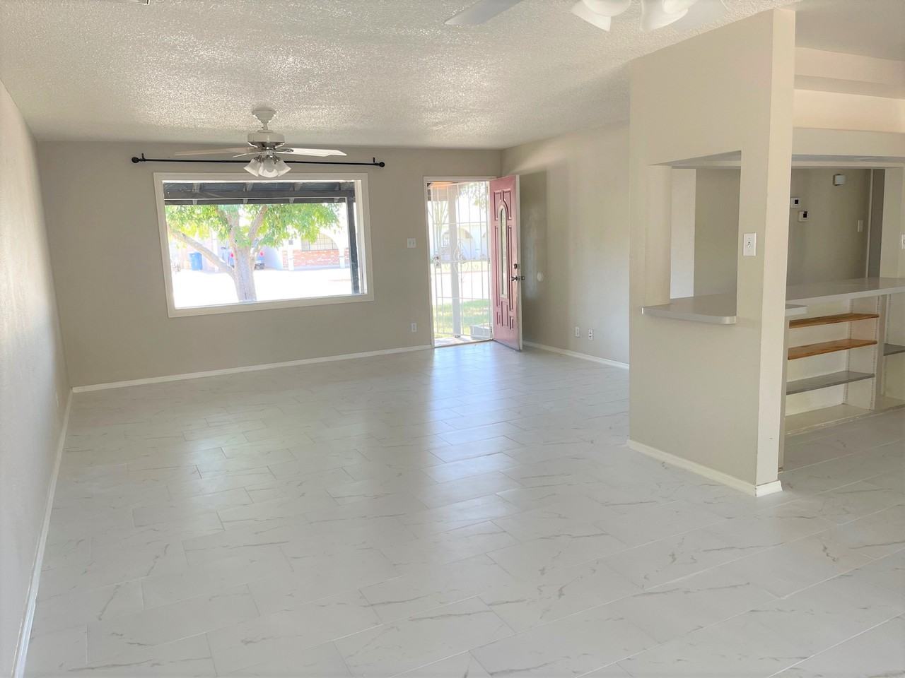 1028 W 17th St - Photo 3 of 18