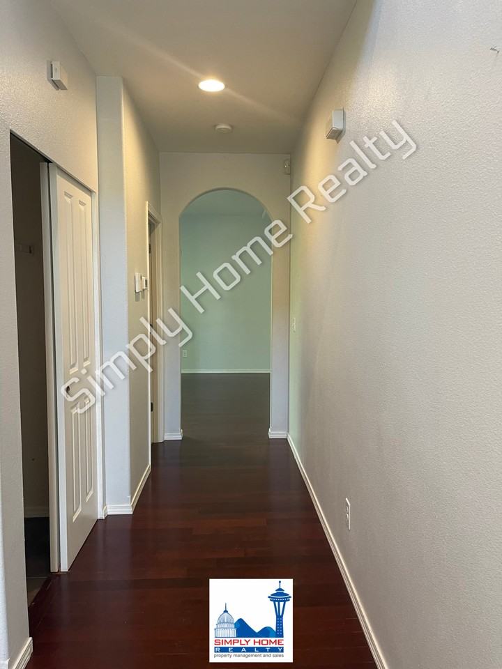 5239 55th Ave Se - Photo 2 of 30