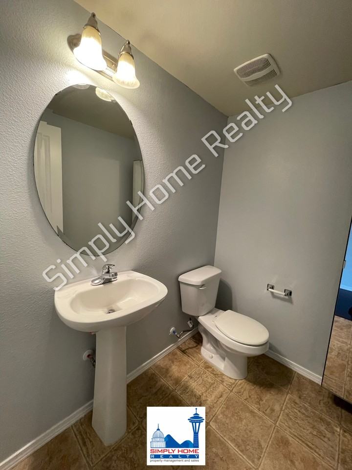 5239 55th Ave Se - Photo 3 of 30