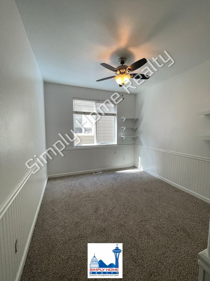 5239 55th Ave Se - Photo 4 of 30