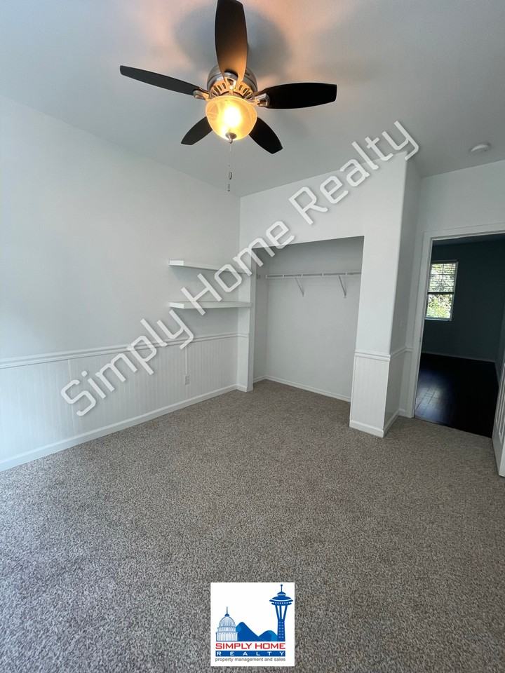 5239 55th Ave Se - Photo 5 of 30