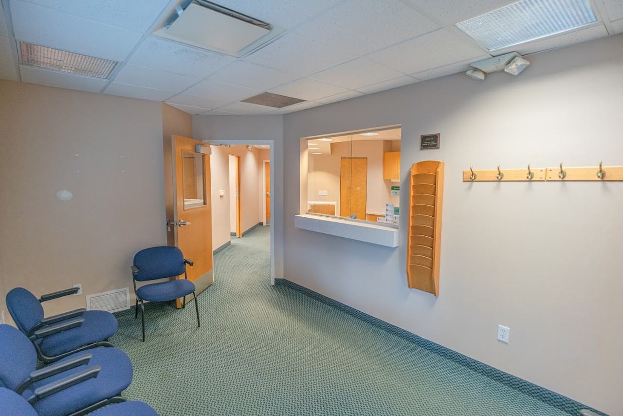 200 N Maple St - Photo 3 of 17