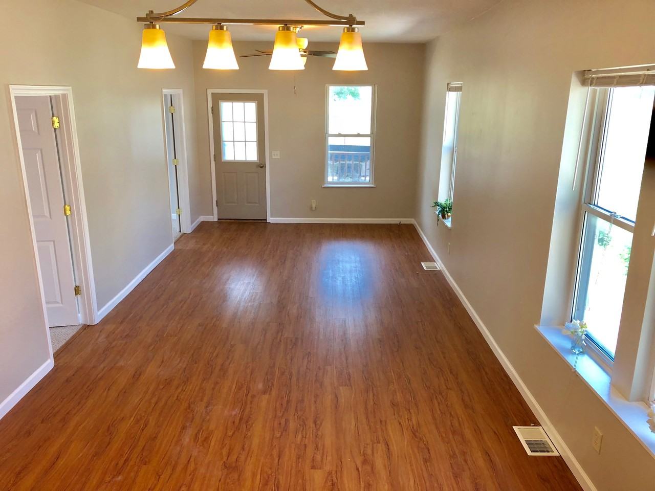 1114 N Sheridan St - Photo 2 of 10