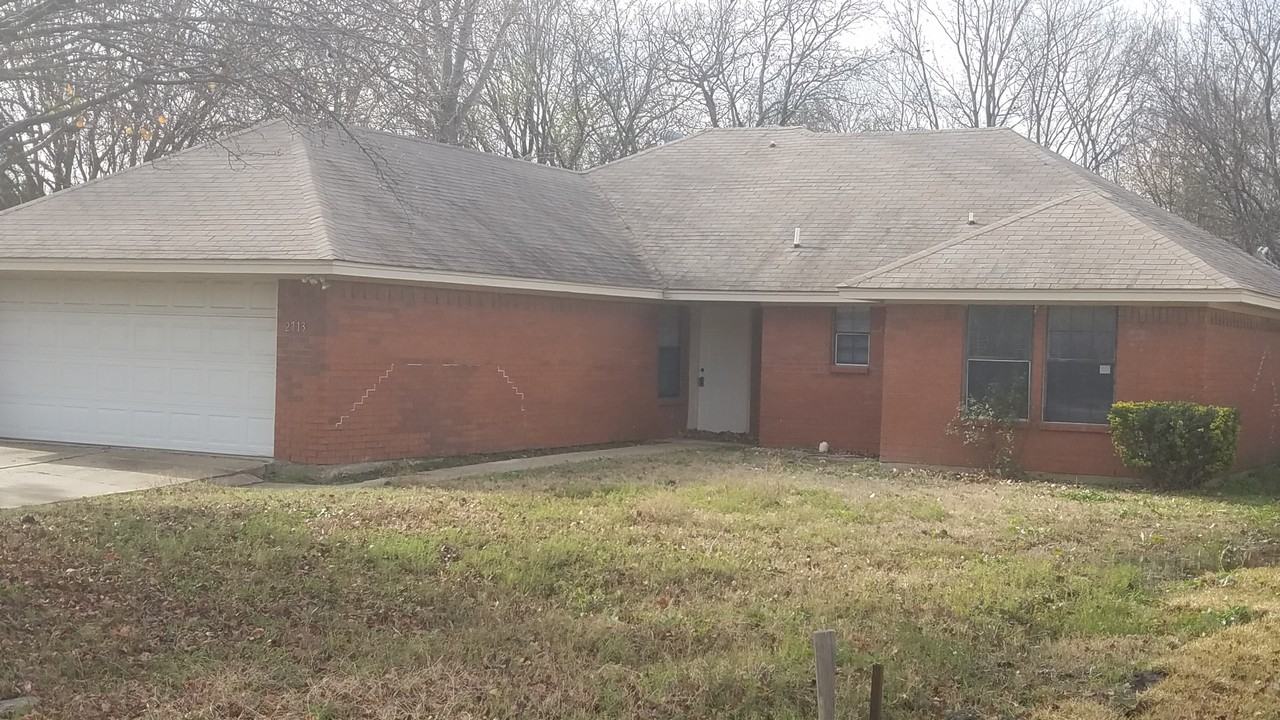 2713 Henry Rd - Photo 2 of 17