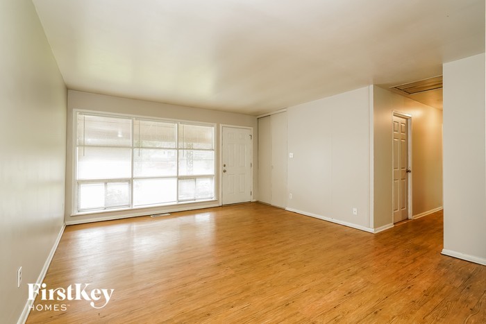 4130 N Riley Ave - Photo 2 of 16