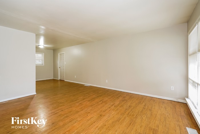 4130 N Riley Ave - Photo 3 of 16