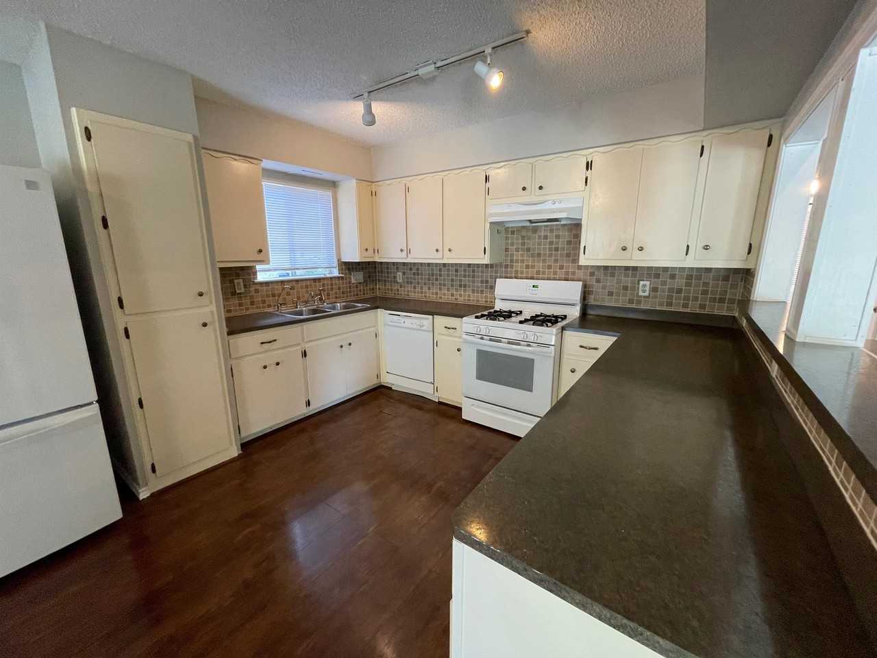 412 Blue Valley Dr #1 - Photo 4 of 11