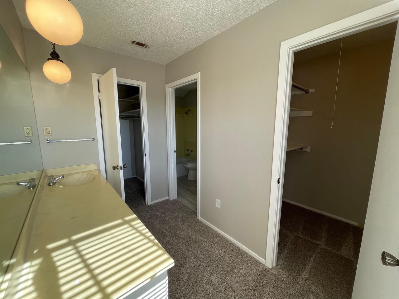 412 Blue Valley Dr #1 - Photo 7 of 11
