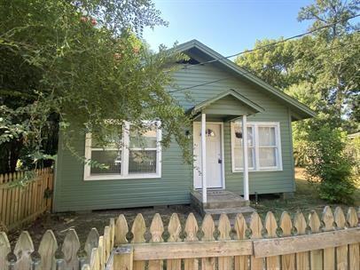 1921 1/2 Clearmont St - Photo 2 of 9