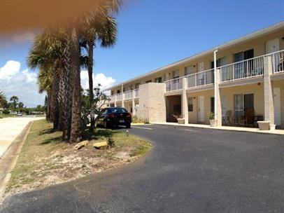 2411 N Oleander Ave - Photo 2 of 24