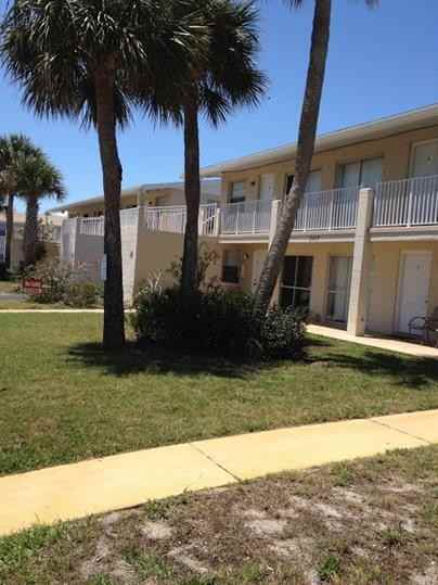 2411 N Oleander Ave - Photo 3 of 24