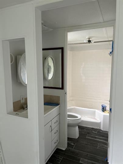 190 Carver Ave - Photo 3 of 5