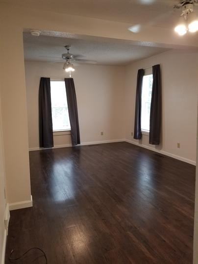 721 N Avenue B - Photo 3 of 10