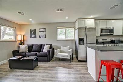 1708 E 37th Ave #1 - Photo 3 of 10