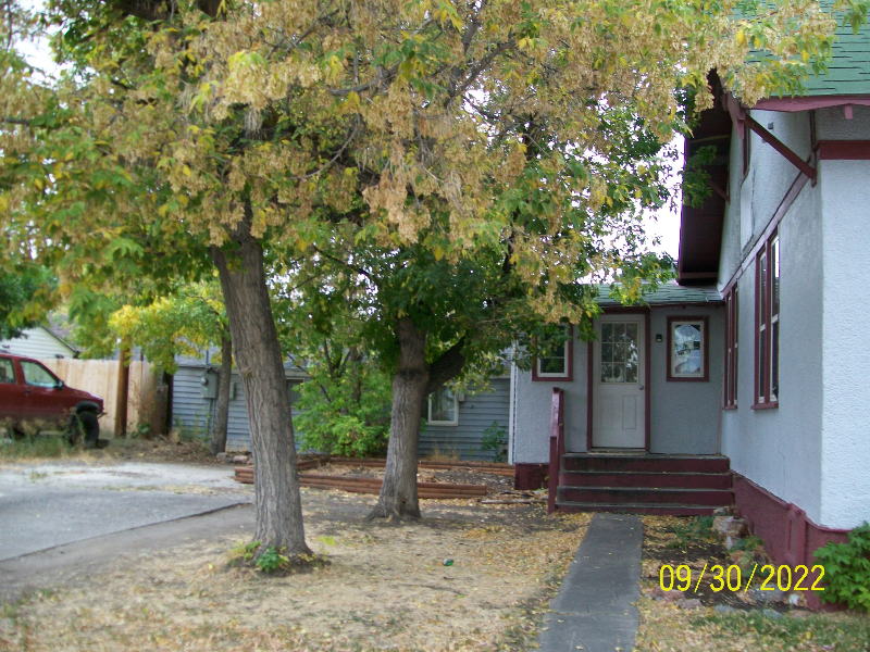 219 E Callender St - Photo 2 of 50