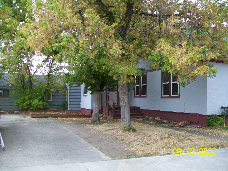 219 E Callender St - Photo 3 of 50