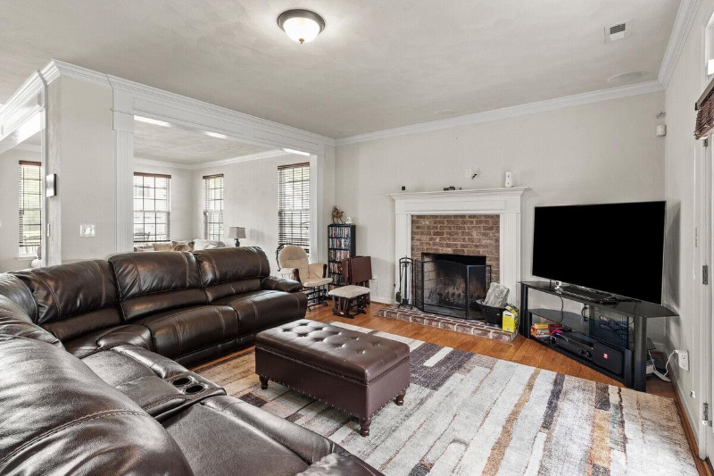 1414 Sabbath Ln - Photo 2 of 4