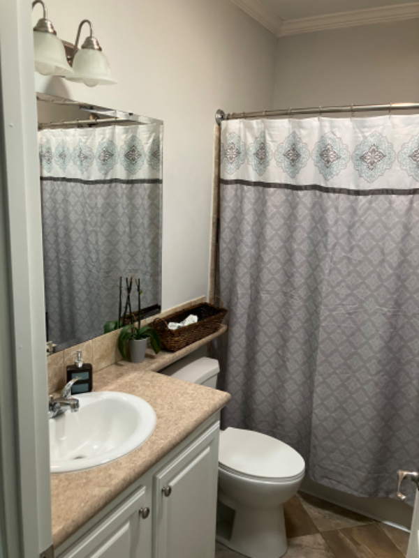 832 Bishop Dr - Photo 3 of 8