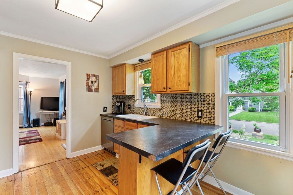 2716 Abbott Ave N - Photo 3 of 23