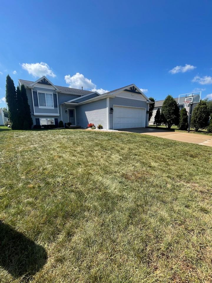 650 Silverglade Dr Se #NA - Photo 2 of 31