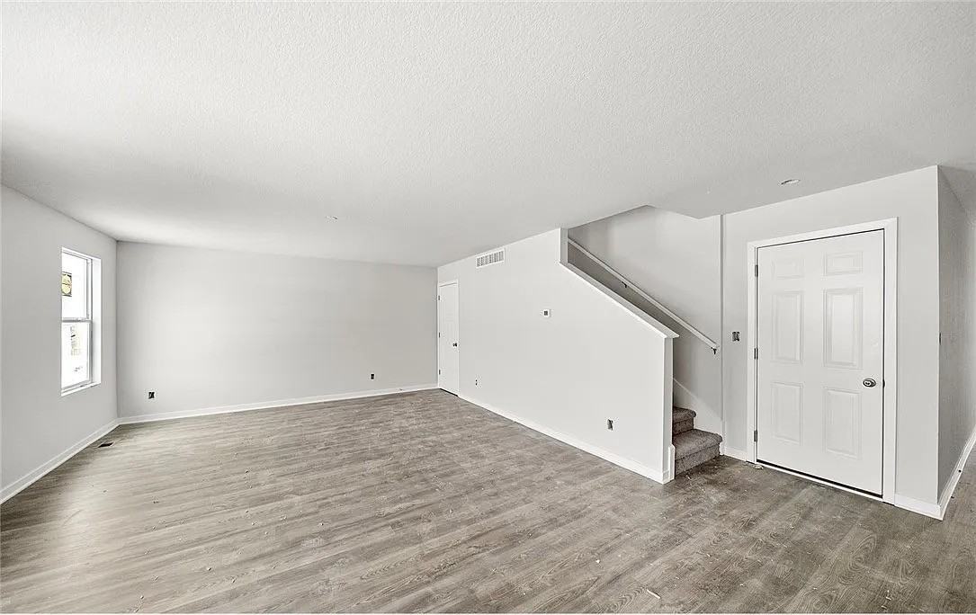 5653 Brook View Ave #NA - Photo 3 of 7