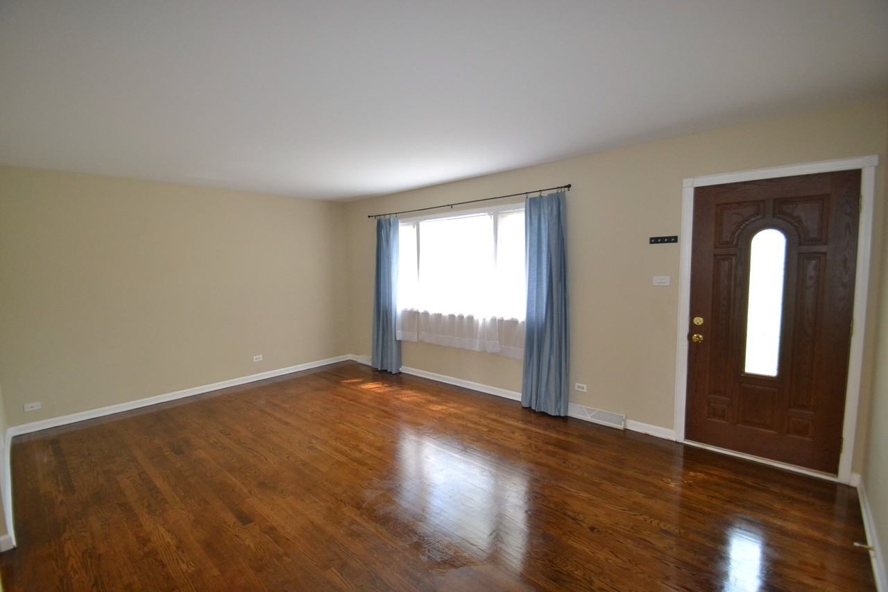 704 W Vermont St - Photo 2 of 6