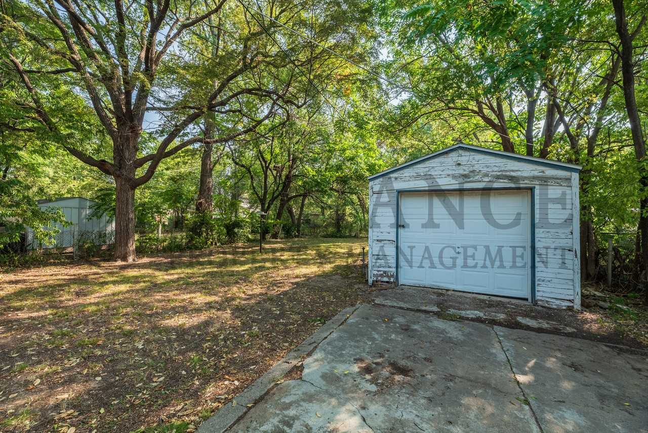 854 S Fern St #1 - Photo 3 of 25