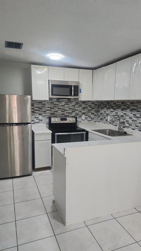 11542 Nw 44th St - Photo 2 of 8