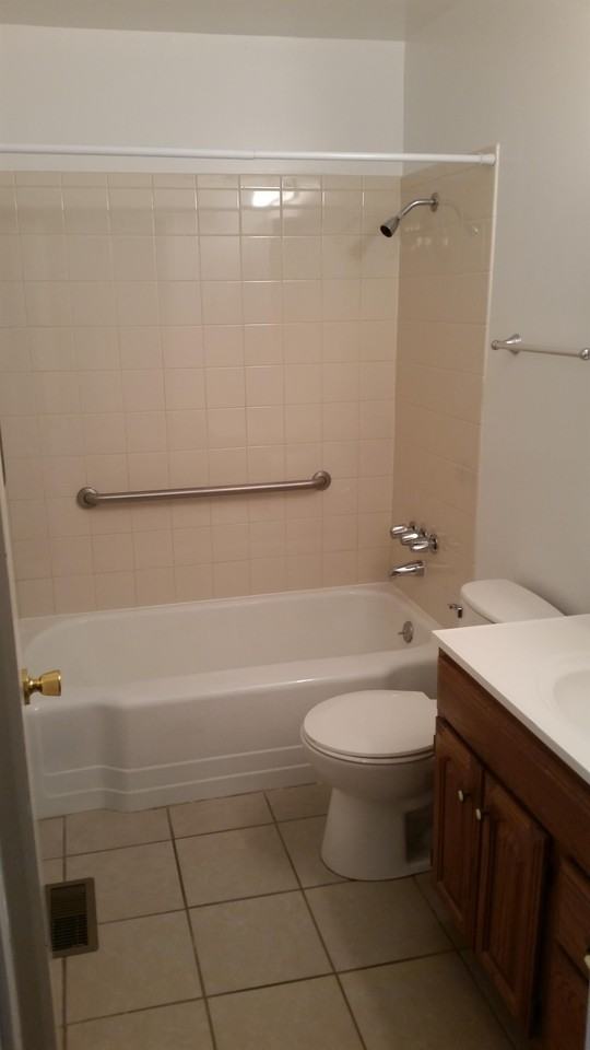 1141 Ne Chester Ave #1 - Photo 6 of 8