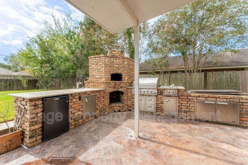 4643 Fleet Dr - Photo 3 of 36