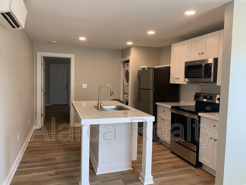 528 N Church St - Photo 3 of 19