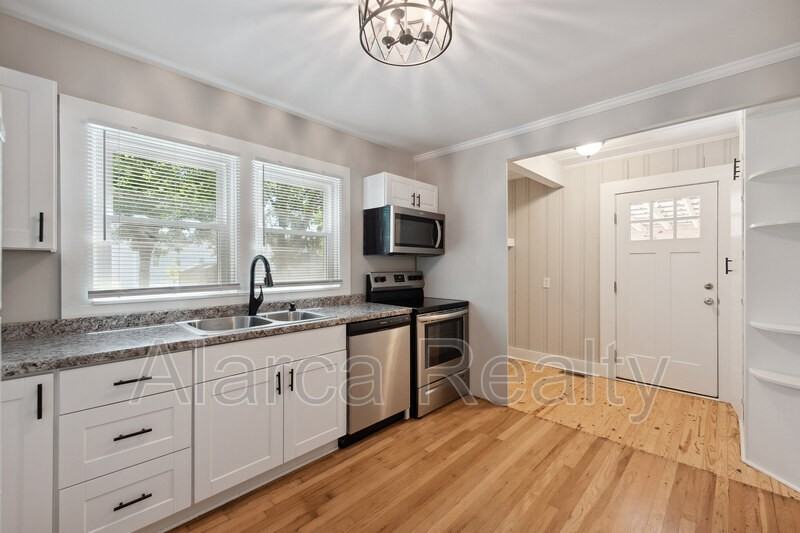 1027 Briarhill Rd - Photo 3 of 22