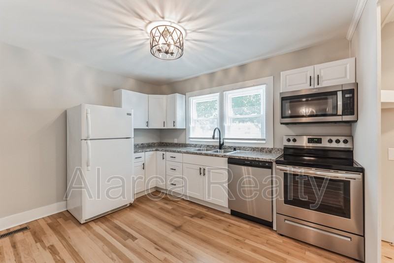 1027 Briarhill Rd - Photo 4 of 22