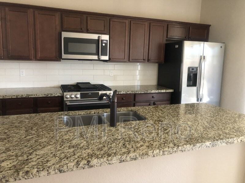 9334 Pond St - Photo 4 of 18