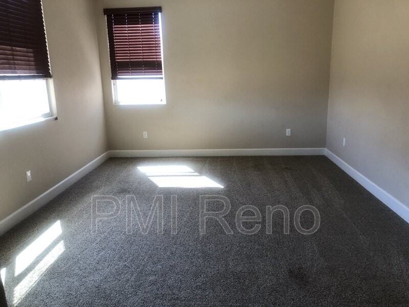 9334 Pond St - Photo 6 of 18