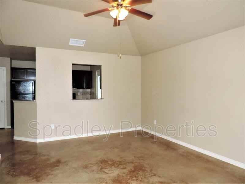 767B E Ridge Blvd - Photo 4 of 14