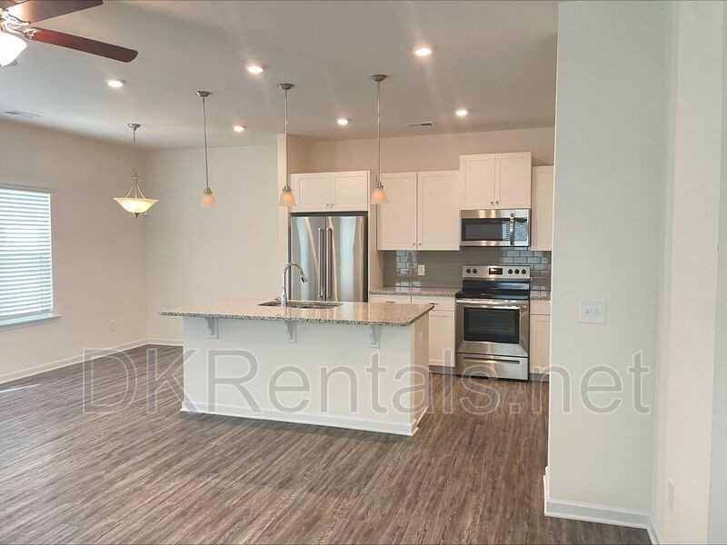 220 Centennial Cir - Photo 3 of 19