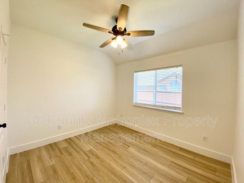 1529 Outerbridge Dr - Photo 3 of 14